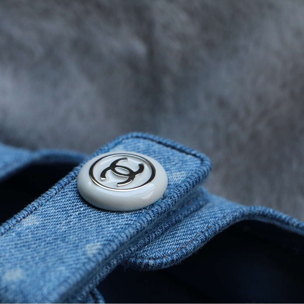 Chanel light blue denim beach dad sandals with CC logos NWB 38.5 - Picture 10 of 16